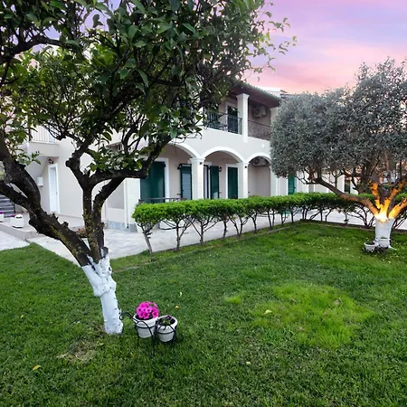 Stavros Next To Gouvia Marina Apartahotel