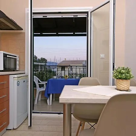 Stavros Next To Gouvia Marina Apartahotel Kontokali